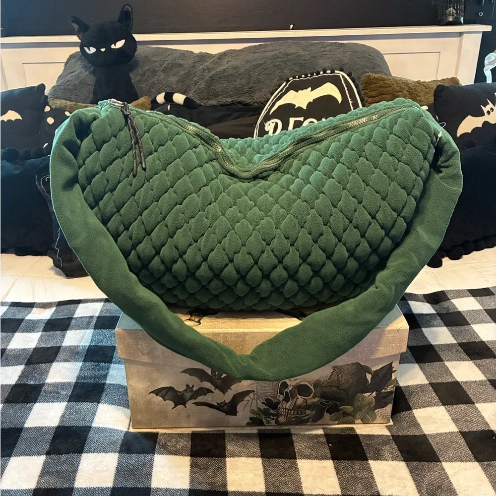 Free People Pucker Up Fleece Carryall Quilted, Adjustable strap, NWT - Picture 8 of 13